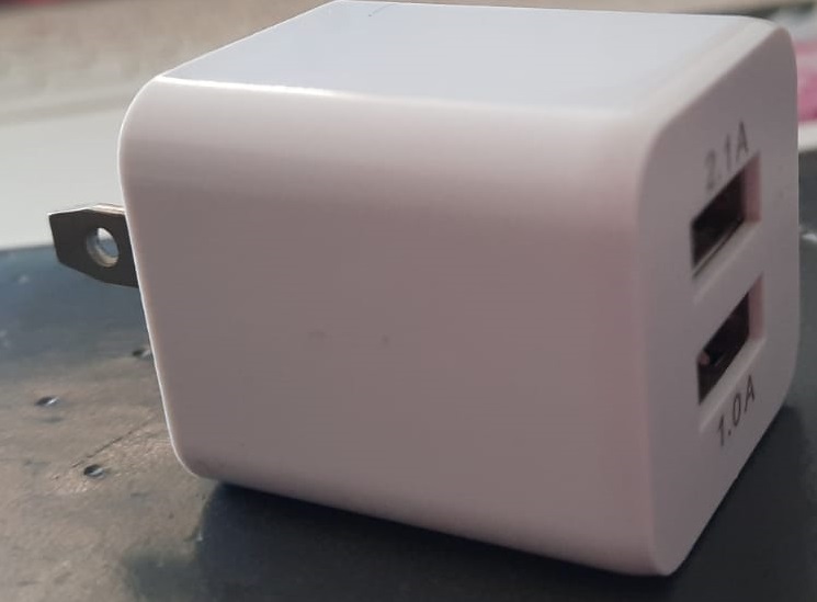 ADAPTADOR CABEZAL ESPIGA PLANA C/2 ENTRA USB 5V 1A--2.1A BLANCO GAR: NO APLICA