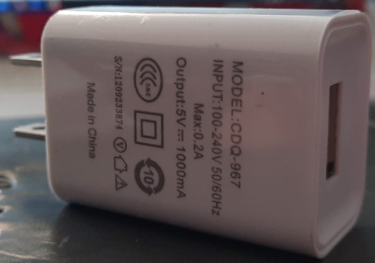 ADAPTADOR CABEZAL ESPIGA PLANA C/1 ENTRA USB 5V 1A-BLANCO GAR: NO APLICA